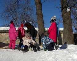 Зимние забавы Воскресной школы (учебно-воспитательной группы) в городе Суворове.