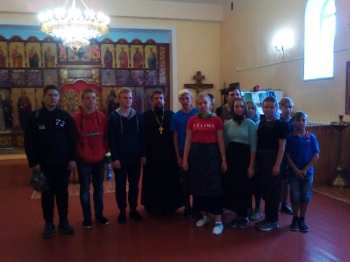 Труд во славу Божию. Школьники в Суворовском храме